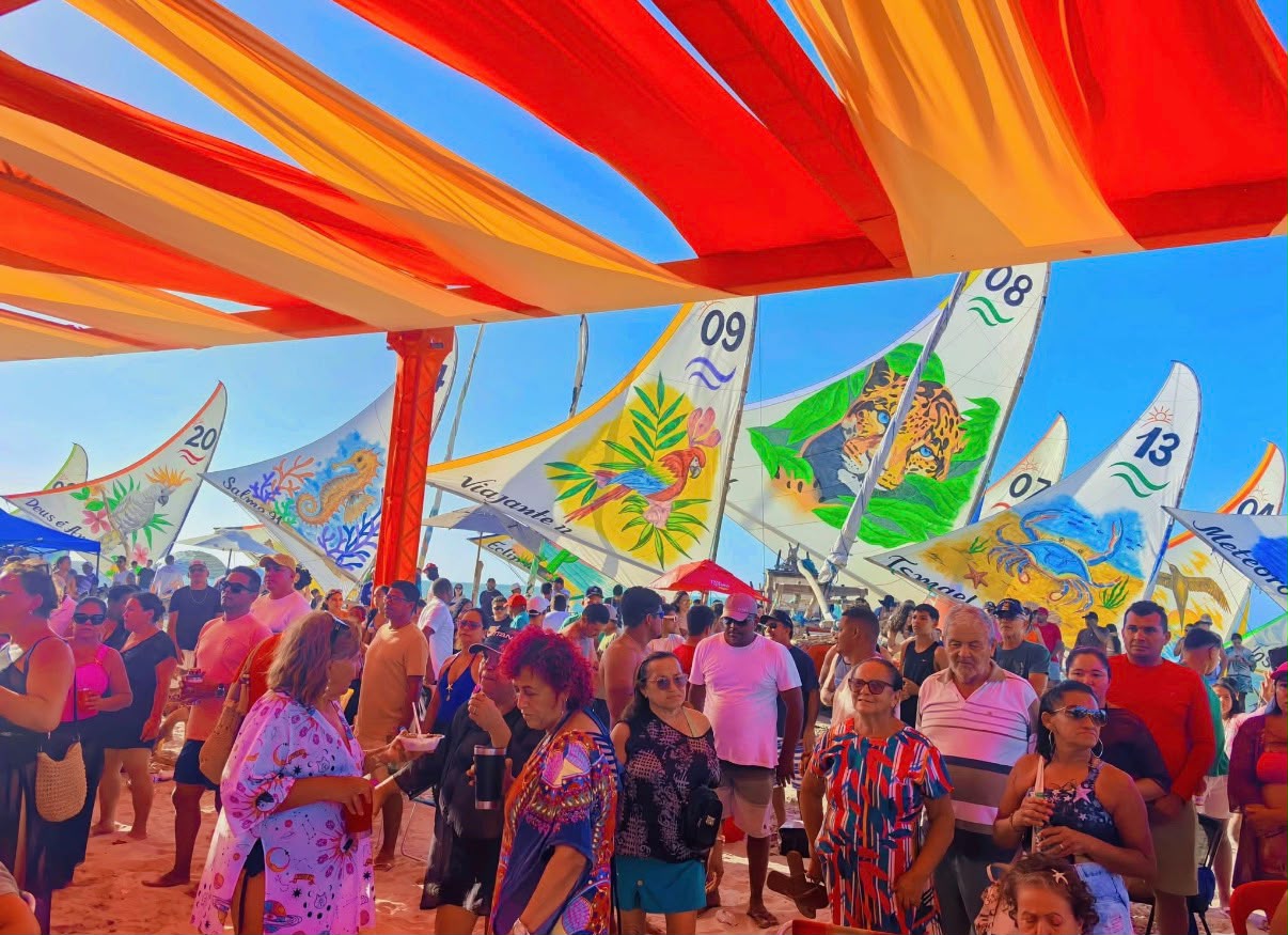 Soleil couchant sur les jangadas de Pontal de Maceió