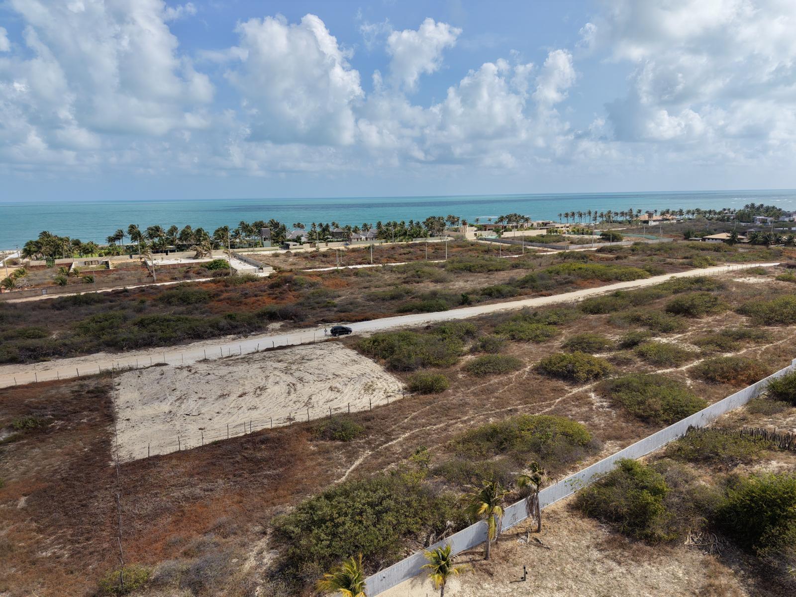 Vue aérienne de la parcelle de la quadra 30 avec l'océan et la plage de Pontal de Maceió en arrière-plan
